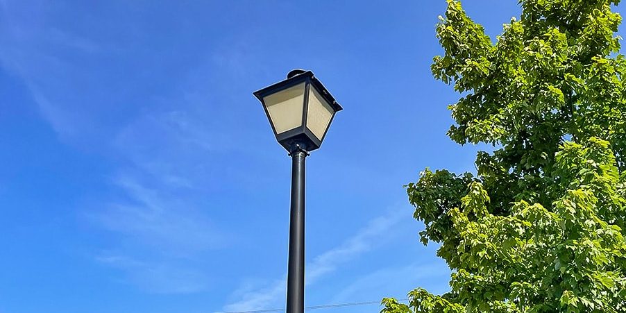 colonial style street light
